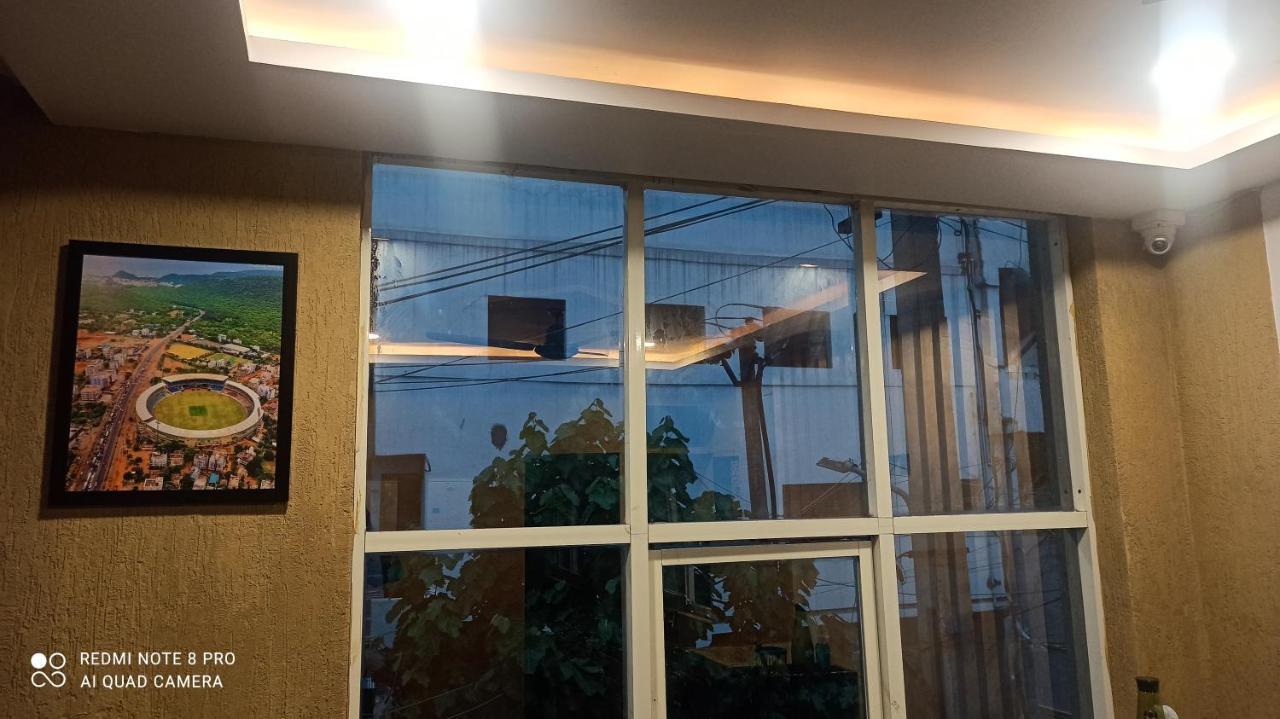 ויסאקפאטנם Hotel E Lodge מראה חיצוני תמונה